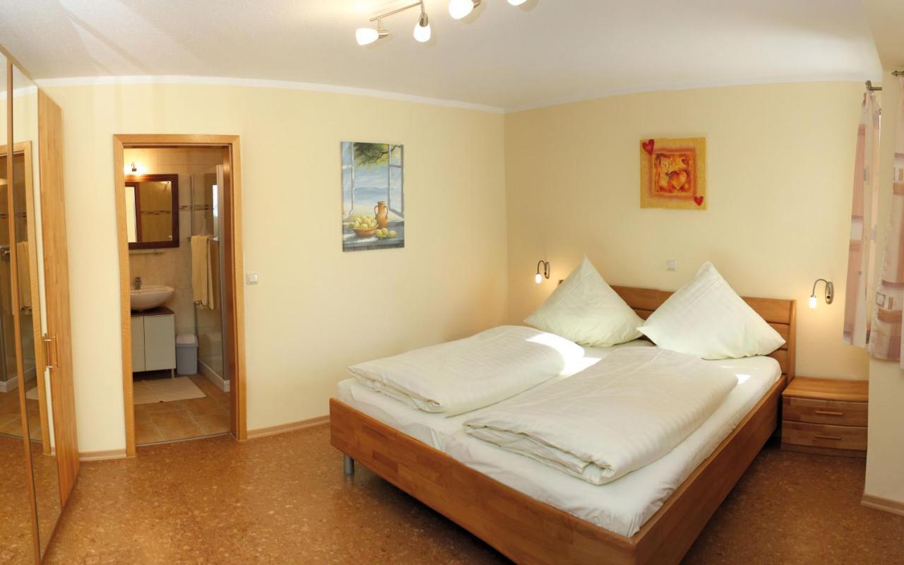 Apartment mit Balkon